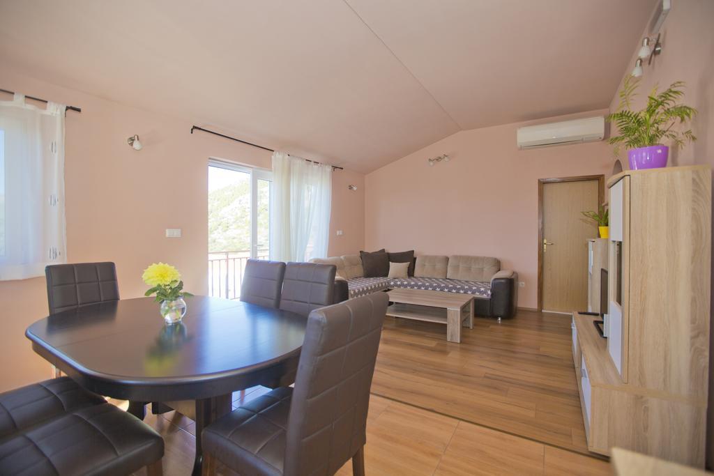 Apartmani Vini Hvar Town Bagian luar foto
